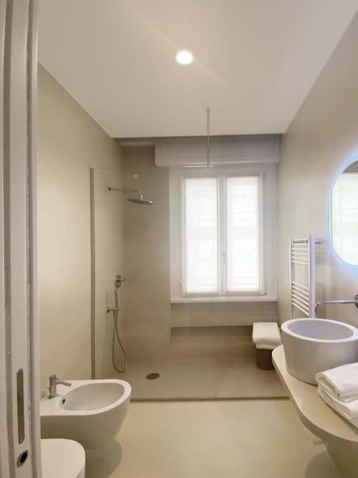 The Window On The Theatre And The Cathedral - Luxury Apartment Como Exterior foto