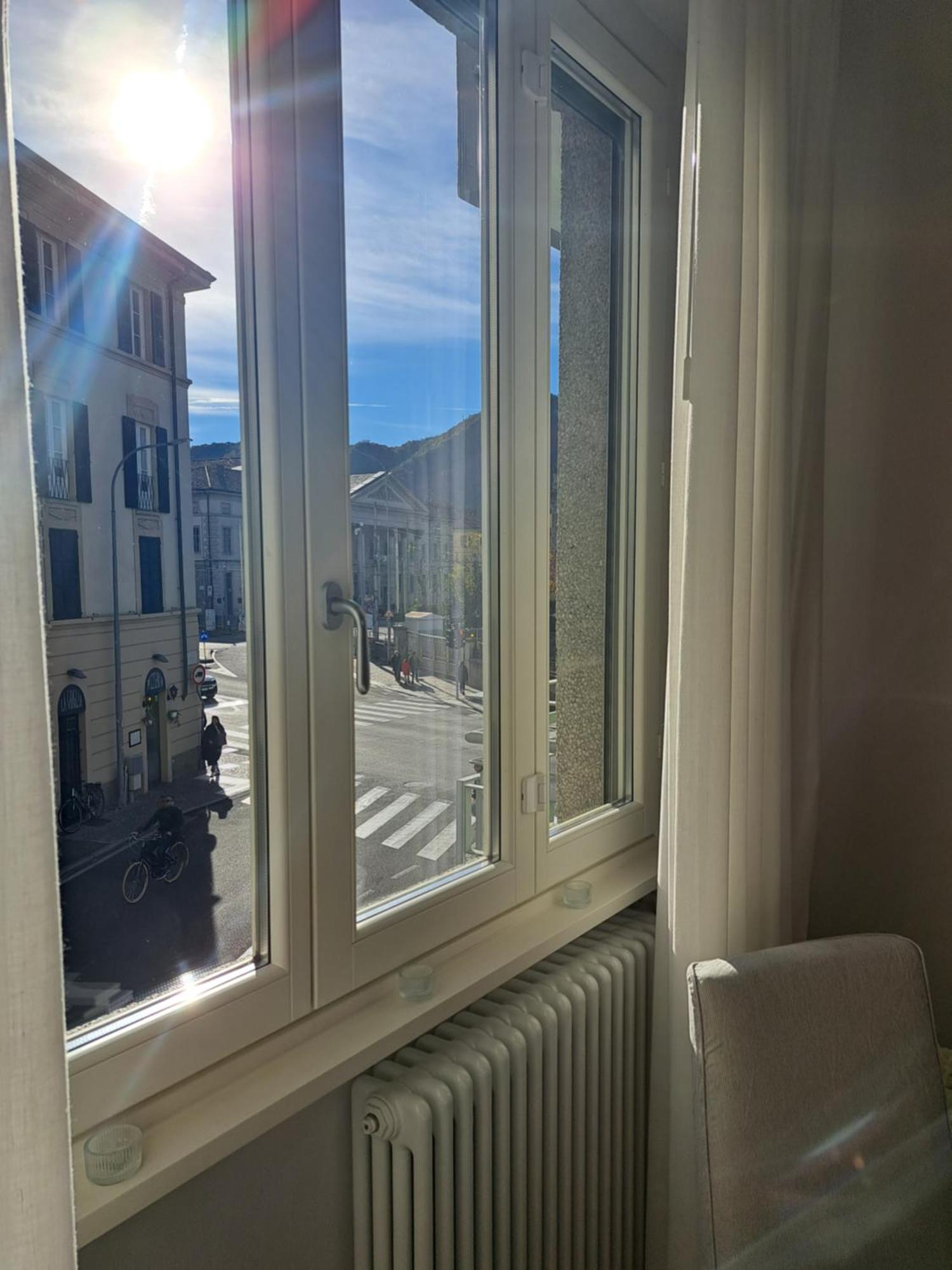 The Window On The Theatre And The Cathedral - Luxury Apartment Como Exterior foto