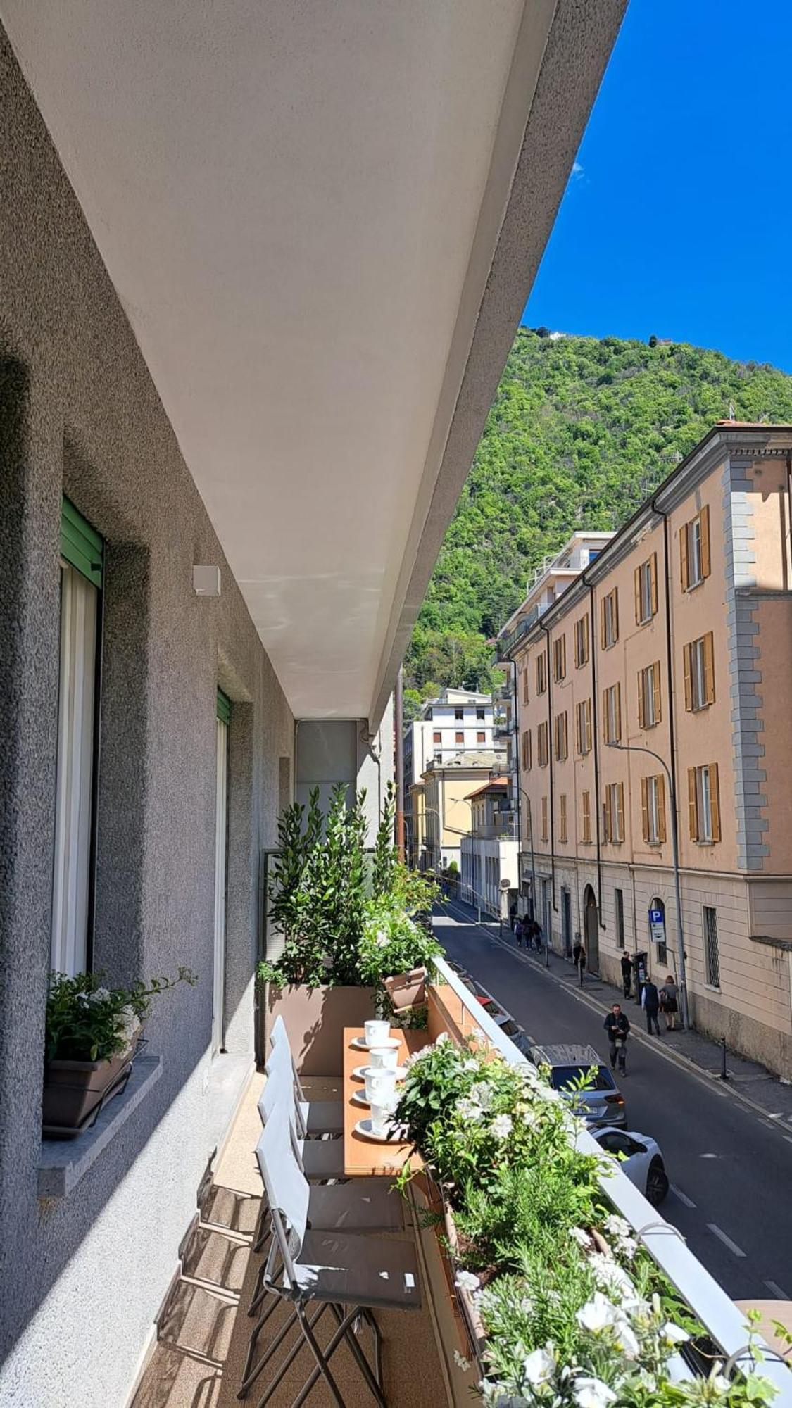 The Window On The Theatre And The Cathedral - Luxury Apartment Como Exterior foto